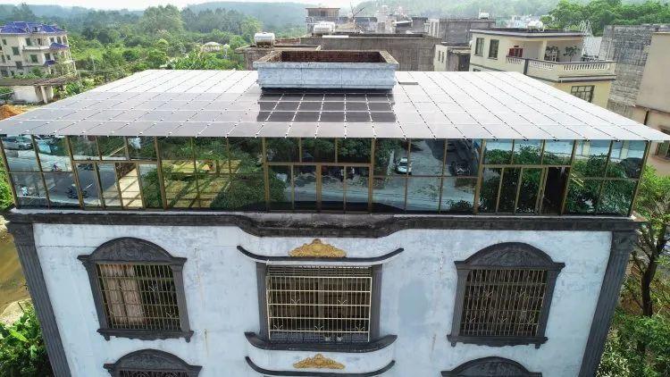 還在裝傳統(tǒng)陽光房？太傻了！如今大家都裝這個，美觀、環(huán)保還能賺錢！